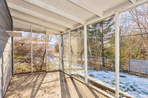 2124 Indian Rd, Waukegan IL 60087-4550 exterior