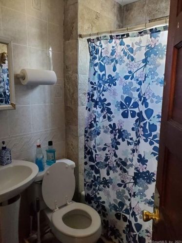 341 Chapman St, New Britain CT 06051-2809 exterior