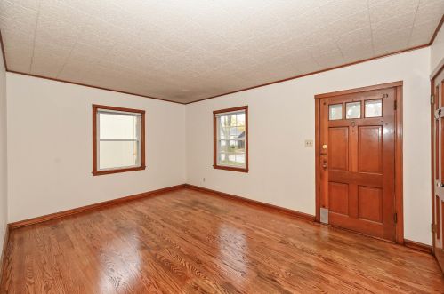 2044 96th St, Milwaukee, WI 53227-1425