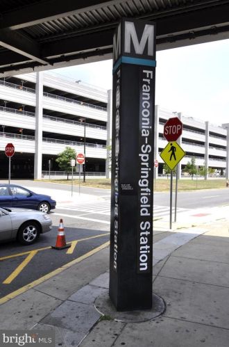 6020 Kestner Cir, Alexandria VA  22315-4833 exterior