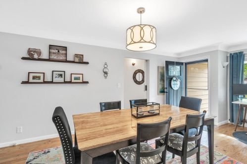 8125 Lk Wood Dr, Kalamazoo MI 49002-4338 exterior