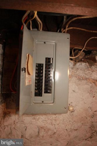 1027 Mifflin St, Huntingdon PA 16652-1435 exterior