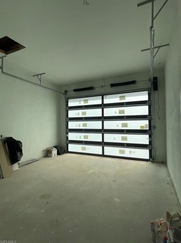 681 93 Ave, Naples FL 34108-2438 exterior