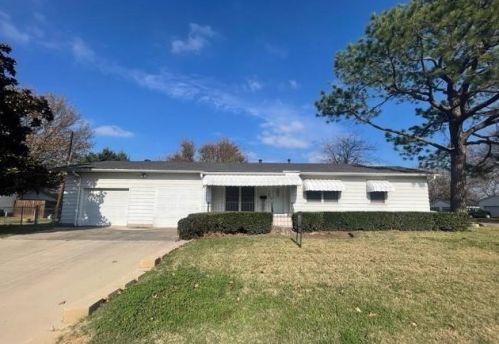 1105 Grauwyler Rd, Irving TX 75061-3411 exterior