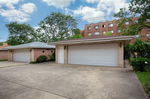 8512 Berwyn Ave, Chicago IL 60656-2513 exterior
