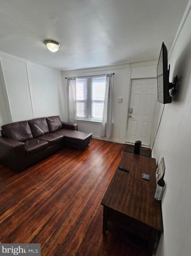 702 Lincoln St, Chester, PA 19013-3527