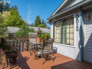 3512 153rd Ave, Portland, OR 97236-2271