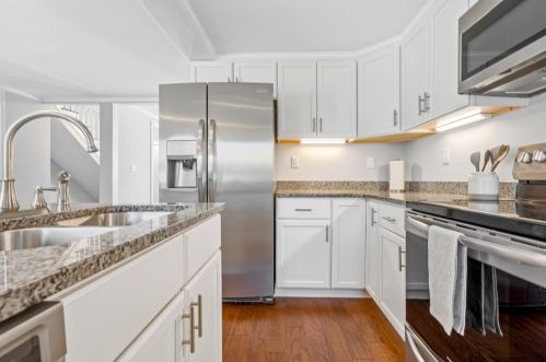 4 Spring St, Concord, NH 03301-2424