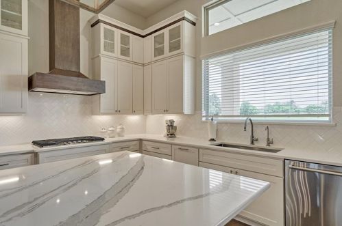 98 Lk Est Dr, Montgomery TX 77356-8066 exterior