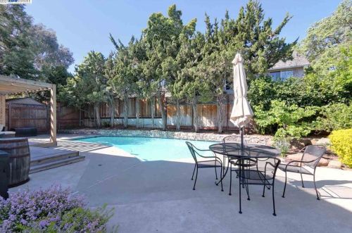 4410 Black Walnut Ct, Concord CA 94521-4320 exterior