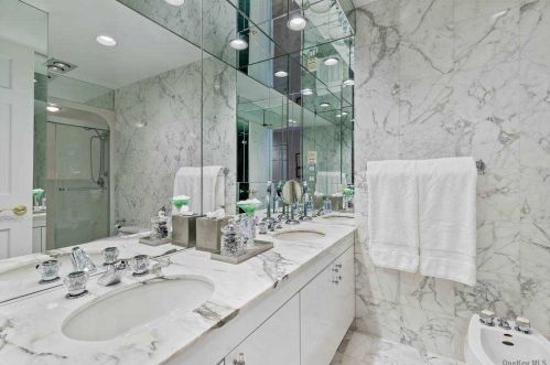 10 Durham Dr, Huntington Station NY 11746-5310 exterior