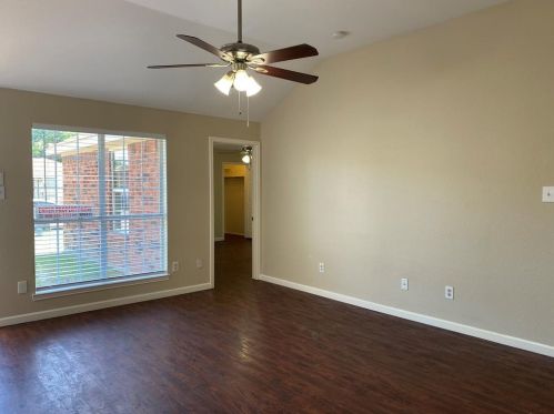 2019 Dennison St, Dallas TX  75212-2402 exterior