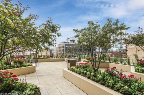 200 Jefferson St, Chicago IL  60661-5603 exterior