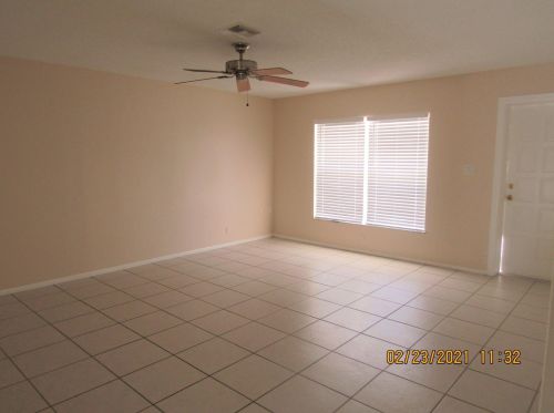 130 Wisteria Ave, Fort Pierce FL 34982-5907 exterior