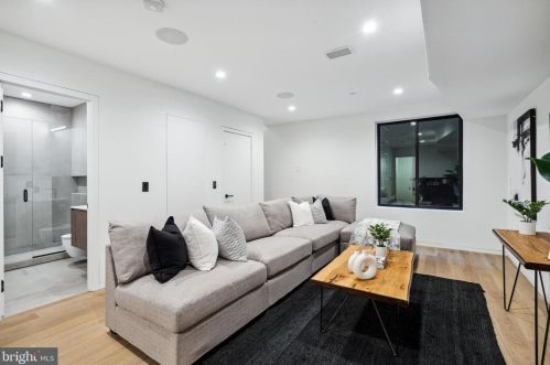 1355 Kater St, Philadelphia PA 19147-1817 exterior