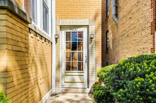 4231 Wolcott Ave, Chicago IL  60613-1017 exterior