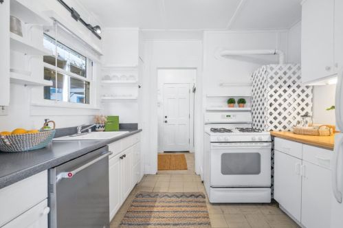 425 Riverview Ave, Capitola CA 95010-2757 exterior