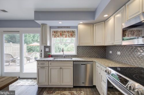 735 Hickory Ln, Berwyn PA 19312-1438 exterior