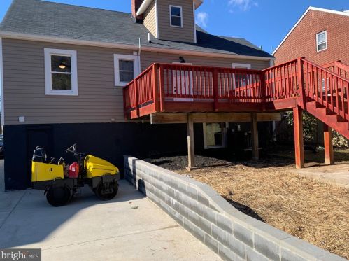 9407 Colesville Rd, Silver Spring MD 20901-4819 exterior