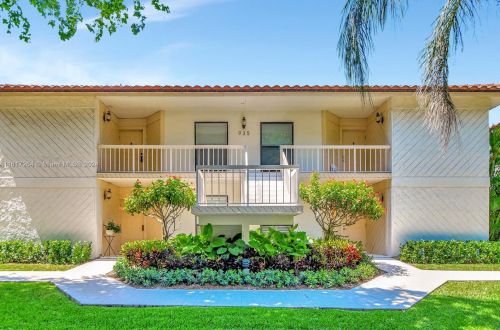 935 Sweetwater Ln, Boca Raton, FL 33431-7130