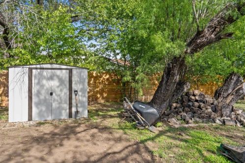 4802 Brassiewood Dr, Austin TX 78744-5107 exterior