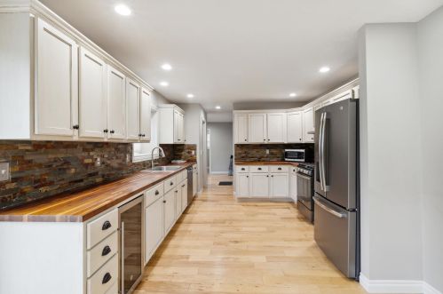 925 Polvadera St, Commerce Township MI  48382-3857 exterior