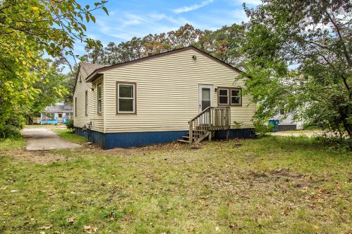 2424 Wood St, Meskegon MI 49444-1647 exterior