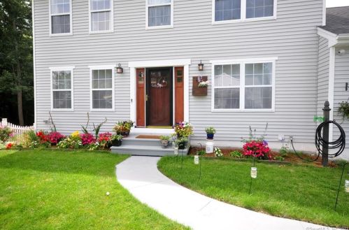 18 Arbor Ridge Rd, Torrington, CT 06790-2576