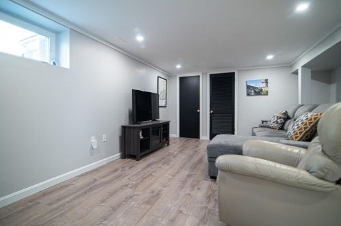 45 Grover St, Providence RI 02909-5209 exterior