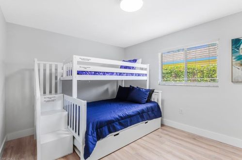 784 94 Ave, Naples FL 34108-2449 exterior