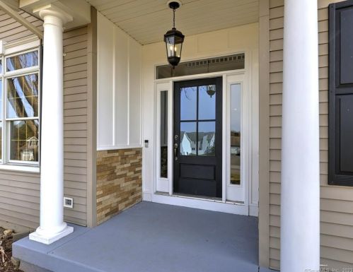 29 Centennial Dr, Milford, CT 06461-1662