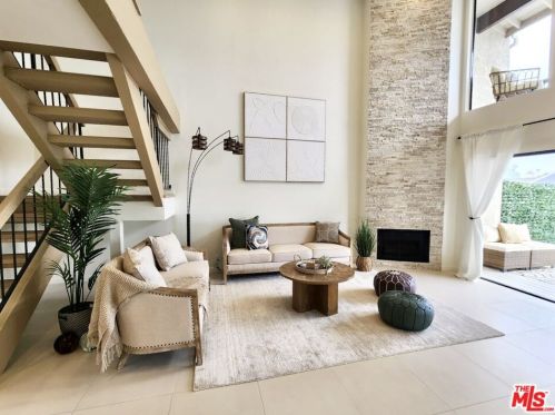 4555 Falkirk Bay, Oxnard, CA 93035-3709