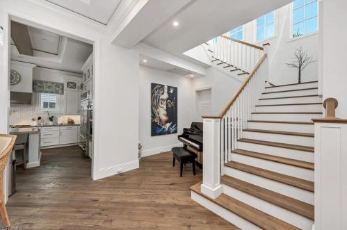 1325 Marlin Dr, Naples FL 34102-1530 exterior