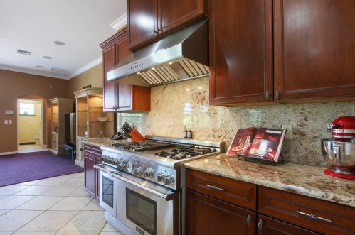 2718 Eagle Dr, Fort Pierce FL 34984-8913 exterior