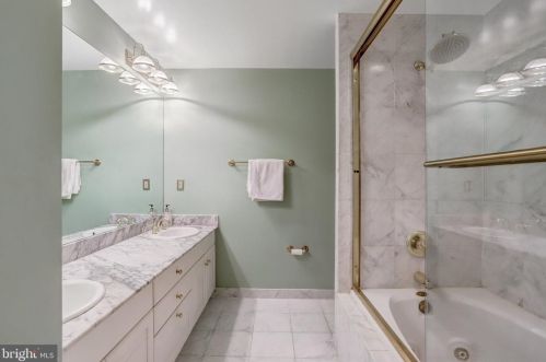 25 Wilkes St, Alexandria VA 22314-3853 exterior