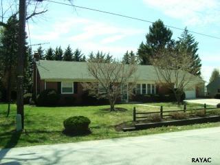 44 Oak Hills Dr, Hanover PA  17331-9442 exterior