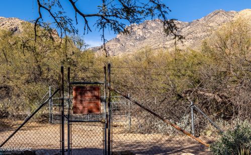 6655 Canyon Crest Dr, Tucson AZ  10161-0937 exterior