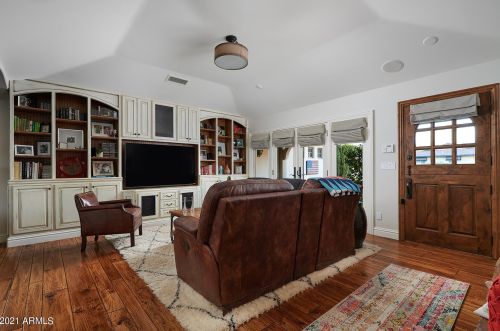 4507 Cheery Lynn Rd, Phoenix AZ 85018-6448 exterior