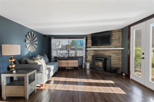 44 Main St, Newton NH 03858-3113 exterior