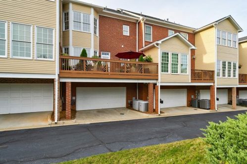 4661 Ivygate Cir, Atlanta GA 30339-1331 exterior