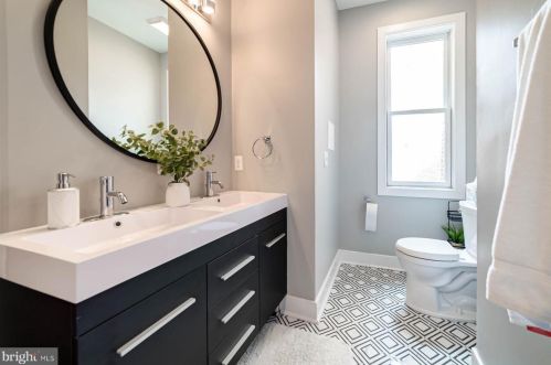 1011 Duke St, Alexandria VA 22314-3402 exterior