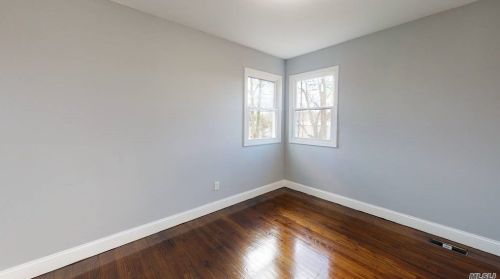 21 Deepdale Dr, Huntington Station NY 11746-4220 exterior