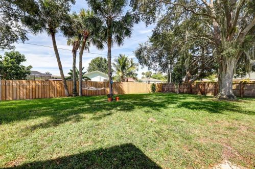 901 Gaitor Ave, Fort Pierce FL  34953-6713 exterior