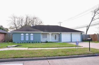 9739 Kemp Forest Dr, Houston TX  77080-1230 exterior