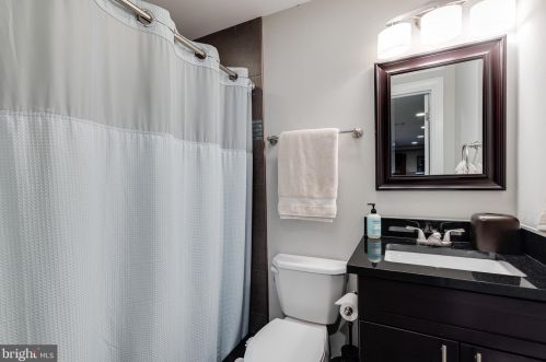 925 Lawrence St, Philadelphia PA 19122-3721 exterior