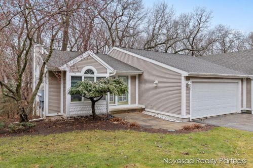 4325 Valley Side Dr, Grand Rapids, MI 49525-9688