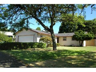 1365 Riggs St, Eugene, OR 97401-5266