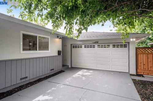 1143 Carey Dr, Concord CA 94520-4337 exterior