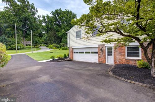 735 Hickory Ln, Berwyn PA 19312-1438 exterior