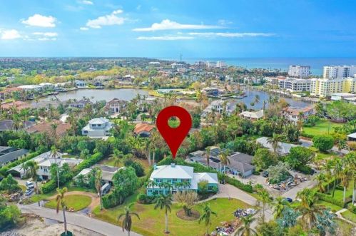 330 Hawser Ln, Naples FL 34102-5031 exterior